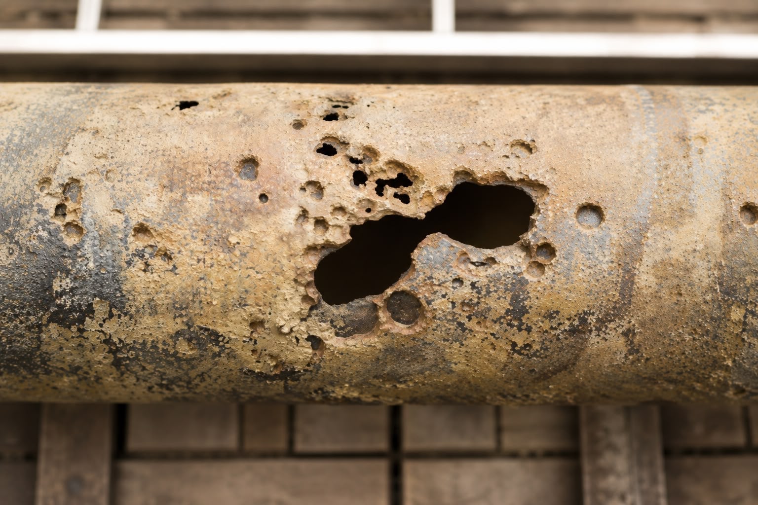 ¿Cómo evaluar picaduras (Pitting Corrosion) en un tanque de almacenamiento según API 653?