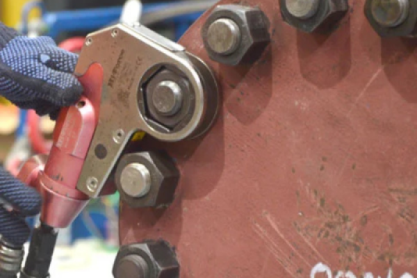 Copia de Copia de Dark Grey and Yellow Modern Heavy Equipment Rental Flyer (450 x 450 px) (450 x 450 px) (15)